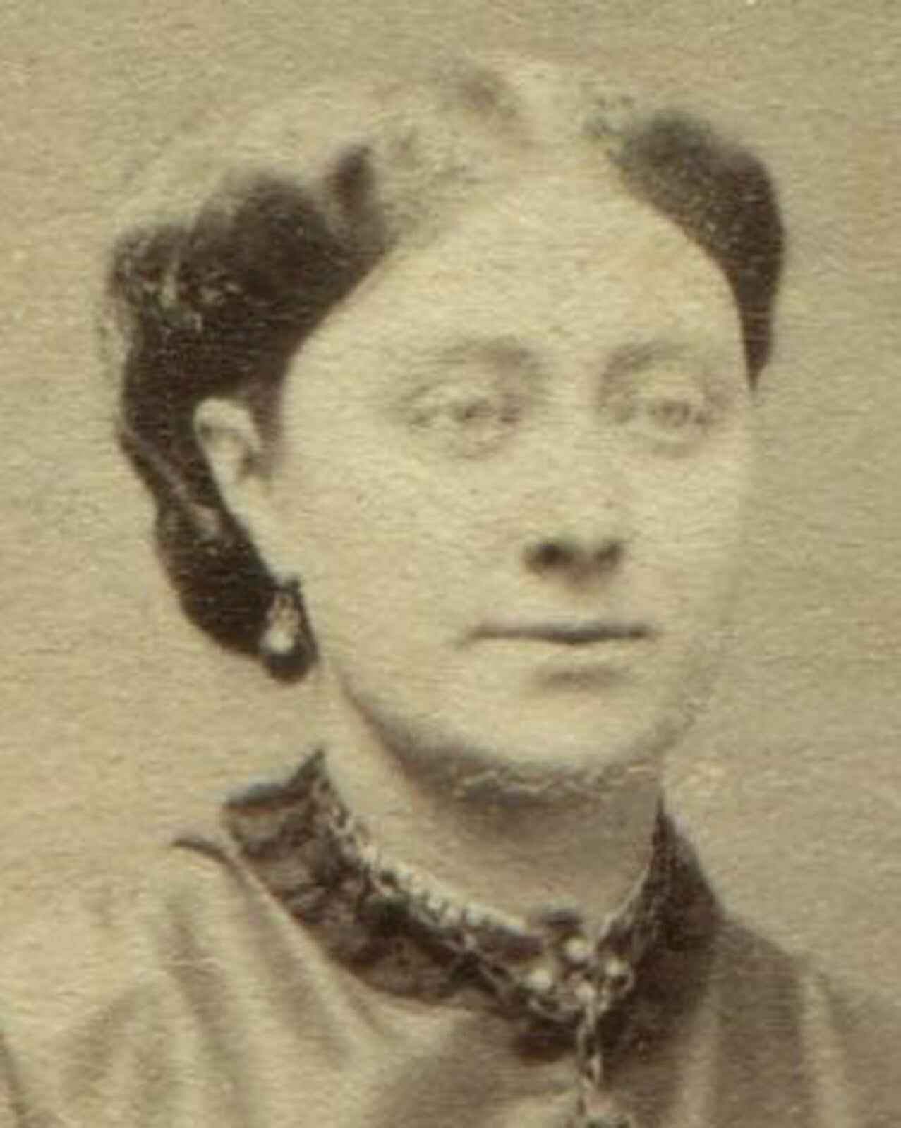 BEAUTIFUL YOUNG WOMAN IN TWO TONED TRIMMED DRESS. CDV. DUBLIN, IRELAND.