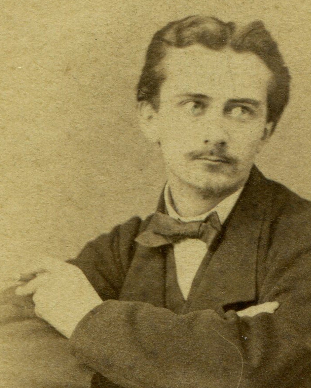 MAN HOLDING CIGAR, THEATRICAL SEATED POSE. CDV. WIEN, AUSTRIA.