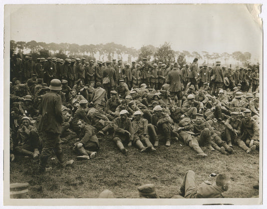 BRITISH OVERSEEING PRISONERS OF WAR. WWI. (8X10 REPRINT)