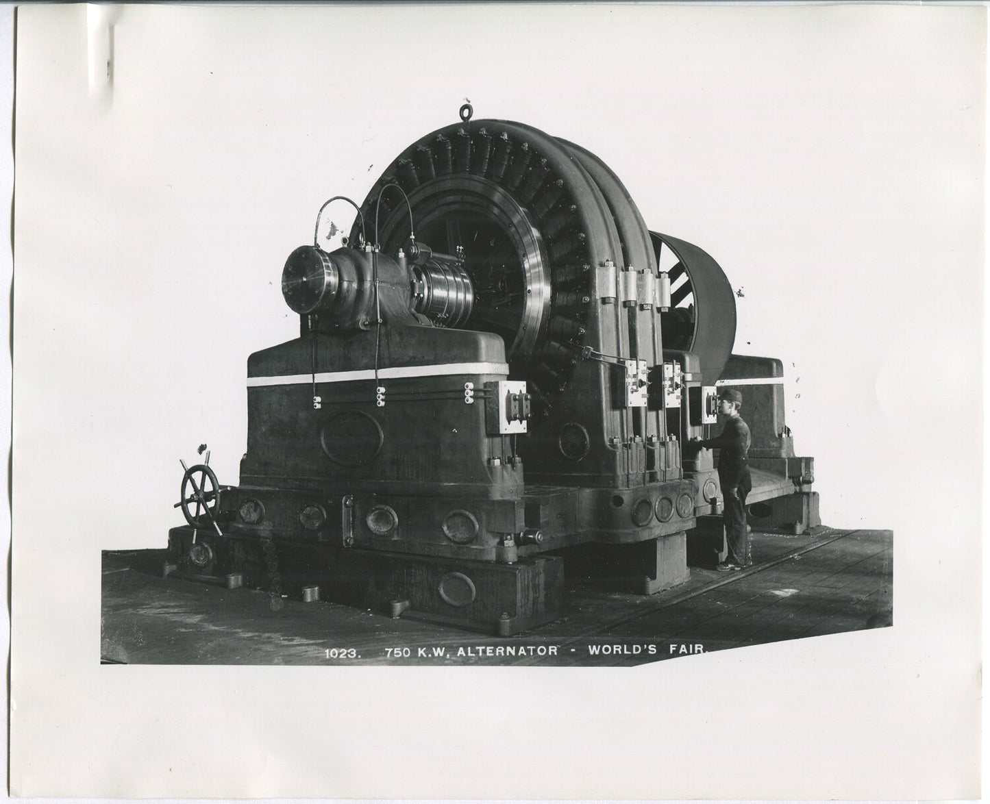WESTINGHOUSE WORLDS FAIR EXHIBIT, ALTERNATOR. 8X10 SILVER PRINT.