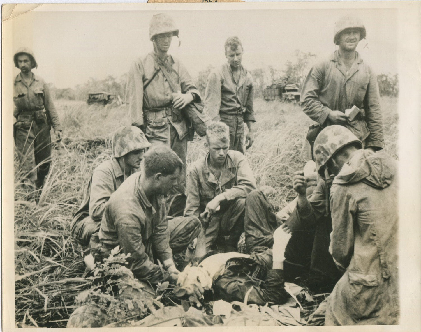 U.S. MARINES WITH WOUNDED COMRADE. CAPE GLOUCESTER, BRITAIN. WWII (8X10 REPRINT)