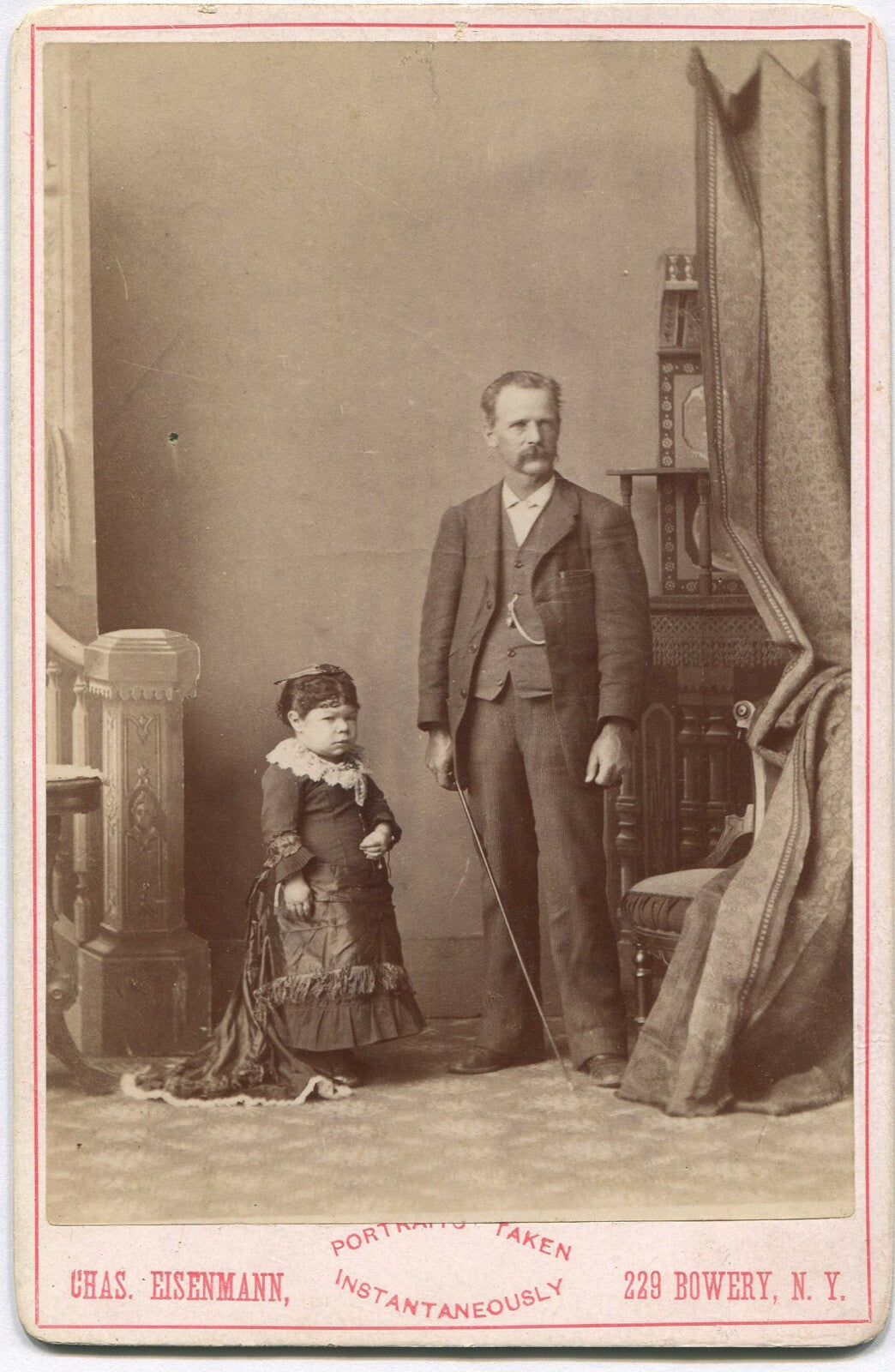 MAGGIE MINOTT, FAMOUS LITTLE PERSON, BARNUM, RINGLING PERFORMER. CABINET CARD.