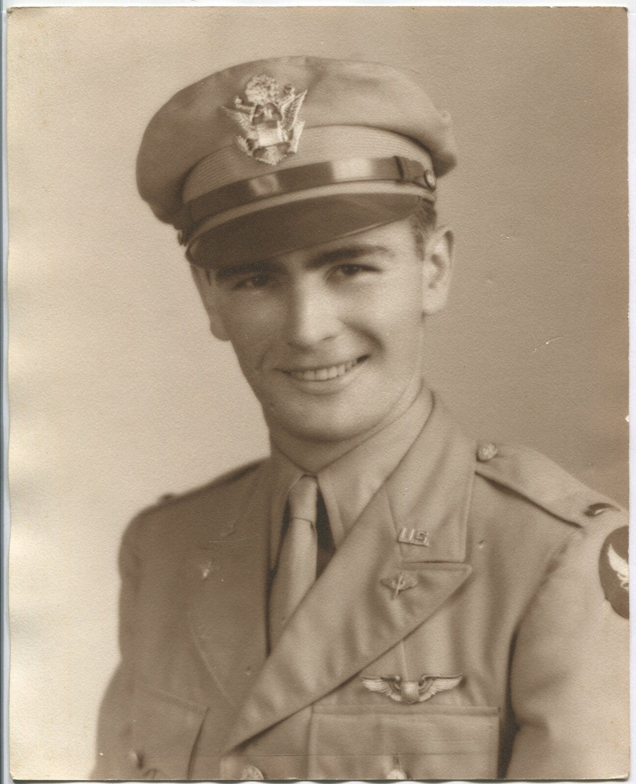 U.S.SOLDIER IN UNIFORM, WWII ERA PORTRAIT. 8X10 B&W.