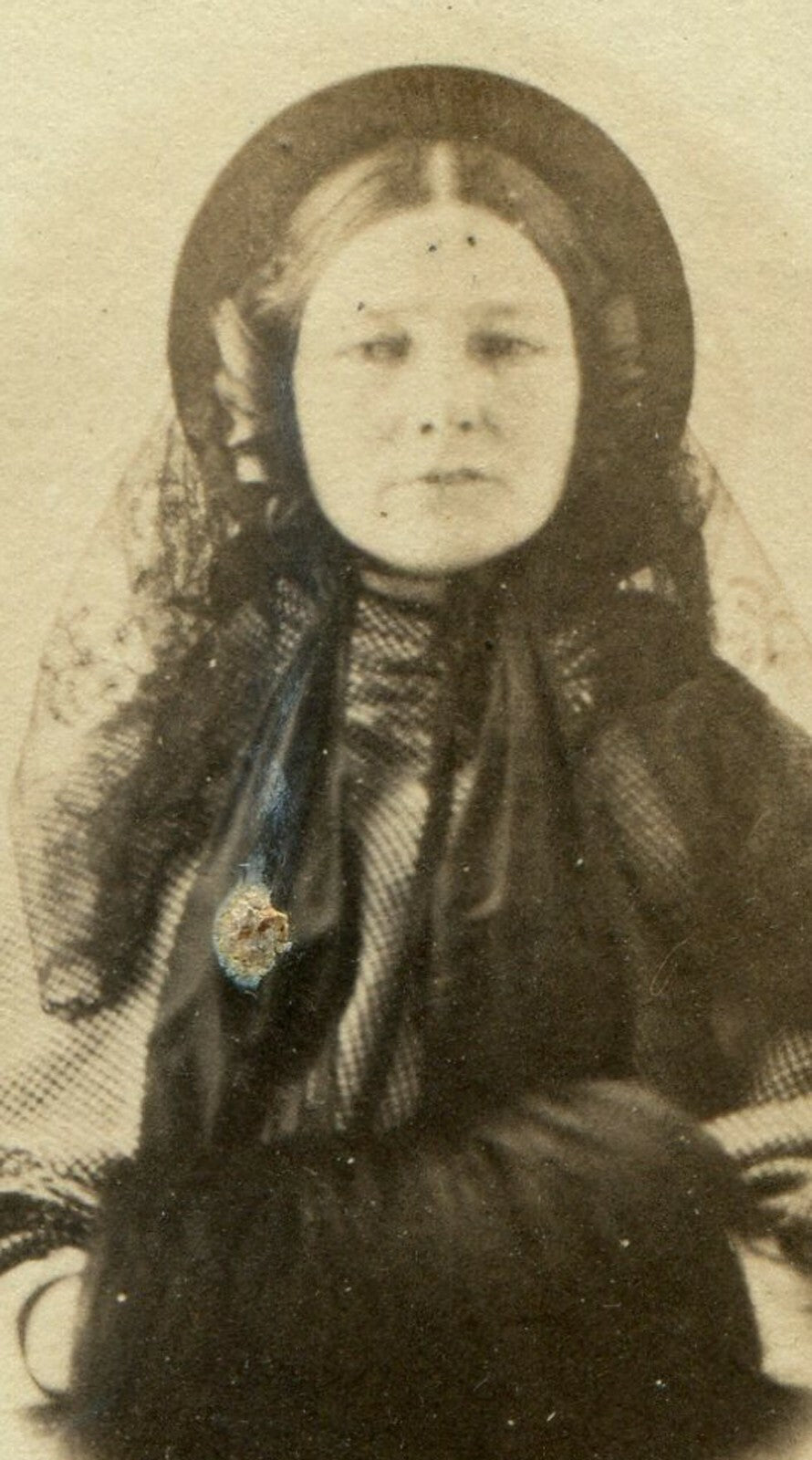 THICK HAIRED WOMAN IN HAT AND MUFF. CDV. LONDON, ENGLAND.