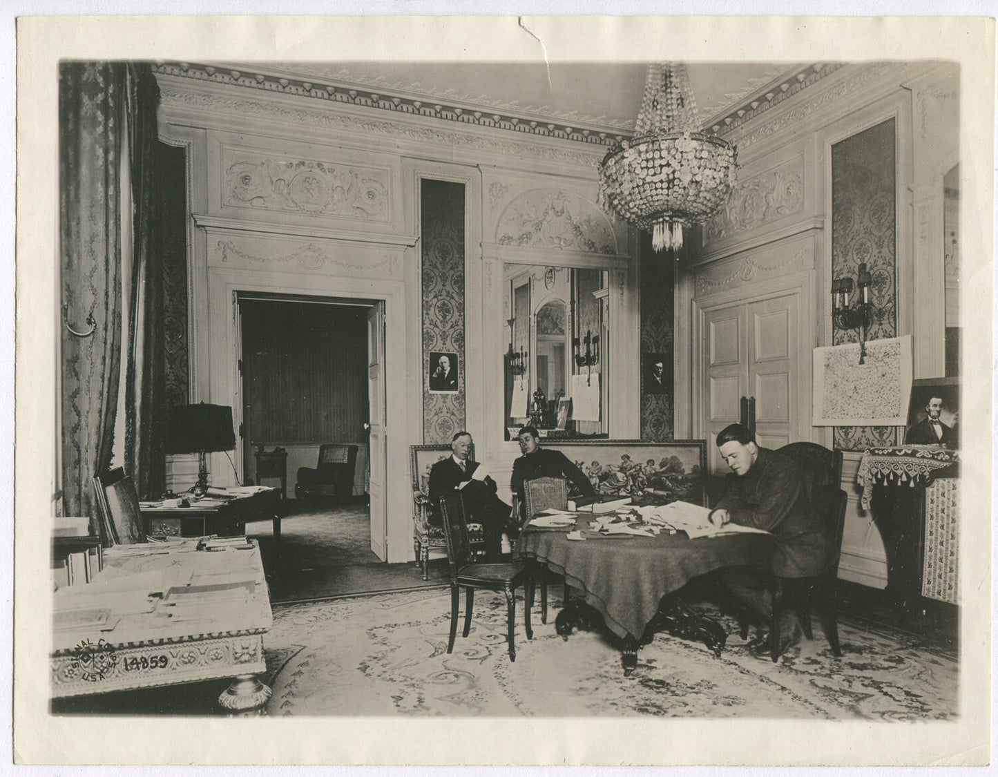U.S. SOLDIER/SAILOR INFORMATION BUREAU. PARIS,HOTEL. 1918. 6.5X8.5 B&W.
