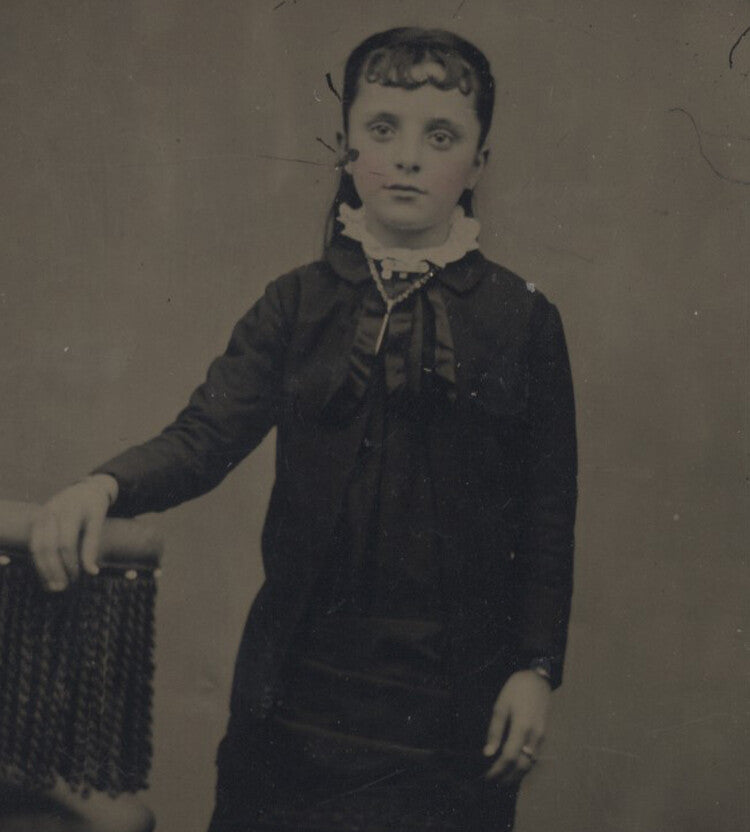 SHARP PORTRAIT OF GIRL W/ TINTED CHEEKS & CURLS - CHICAGO, ILL
