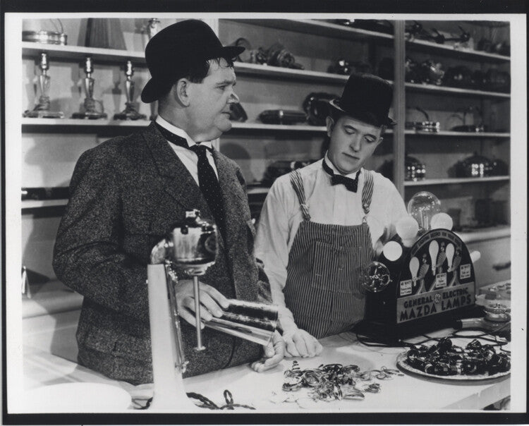 8X10 REPRINT OF LAUREL AND HARDY IN G.E. MAZDA LAMP COMMERICAL