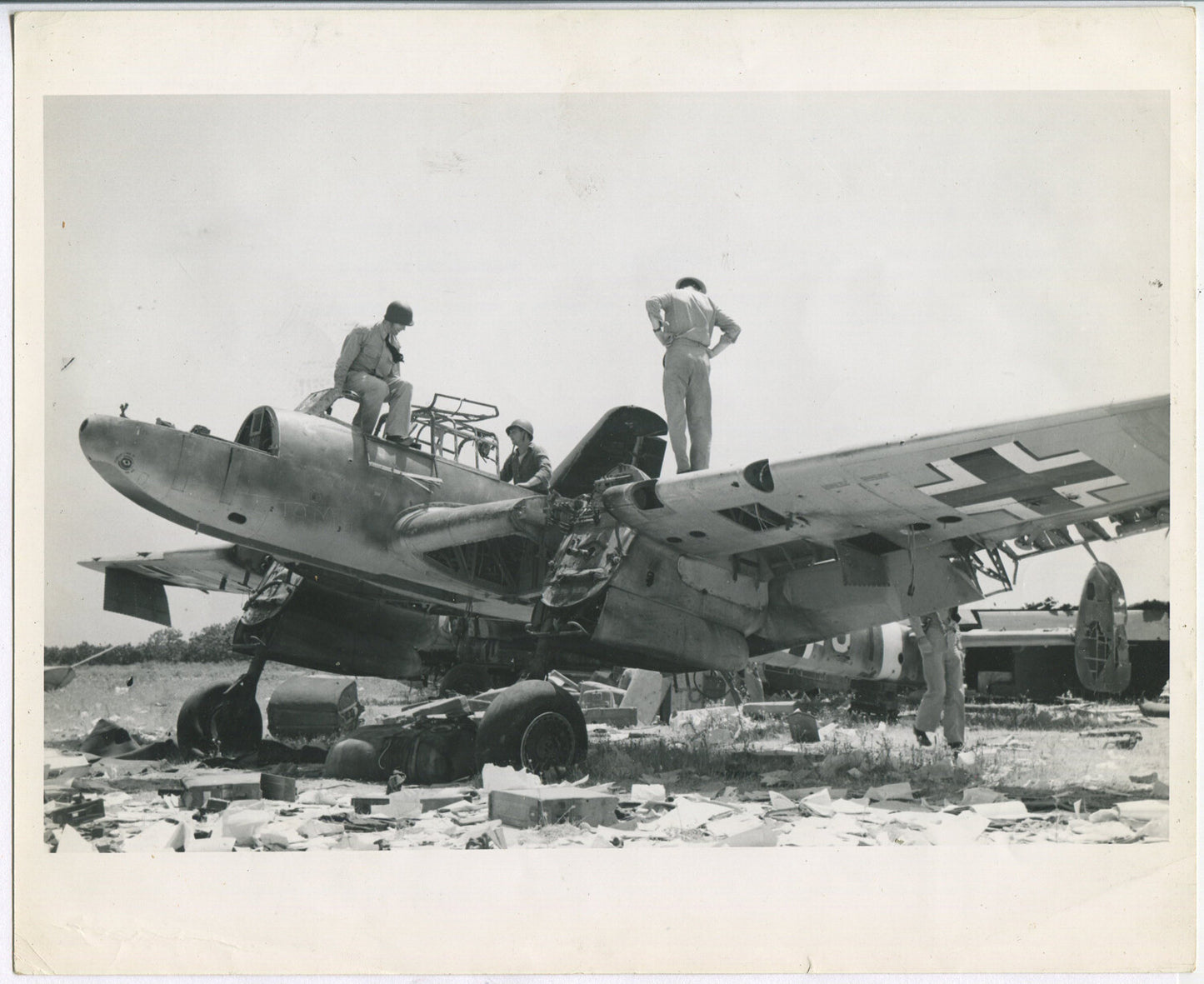 AUSTRALIANS INSPECT ENEMY WAR PLANE, WWII. ITALY, 1943. 8X10 B&W.