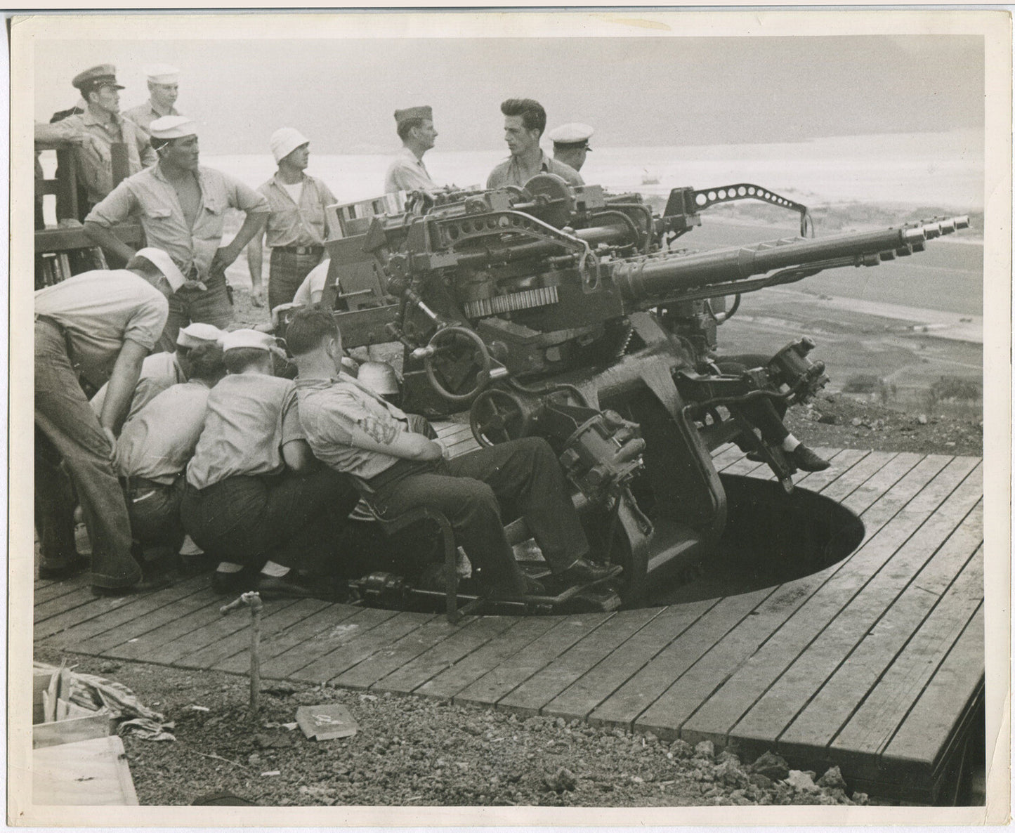 U.S. SAILORS W/ NAVAL ARTILLERY. WWII ERA B&W 8X10.