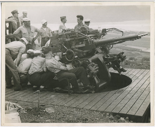 U.S. SAILORS W/ NAVAL ARTILLERY. WWII ERA B&W 8X10.