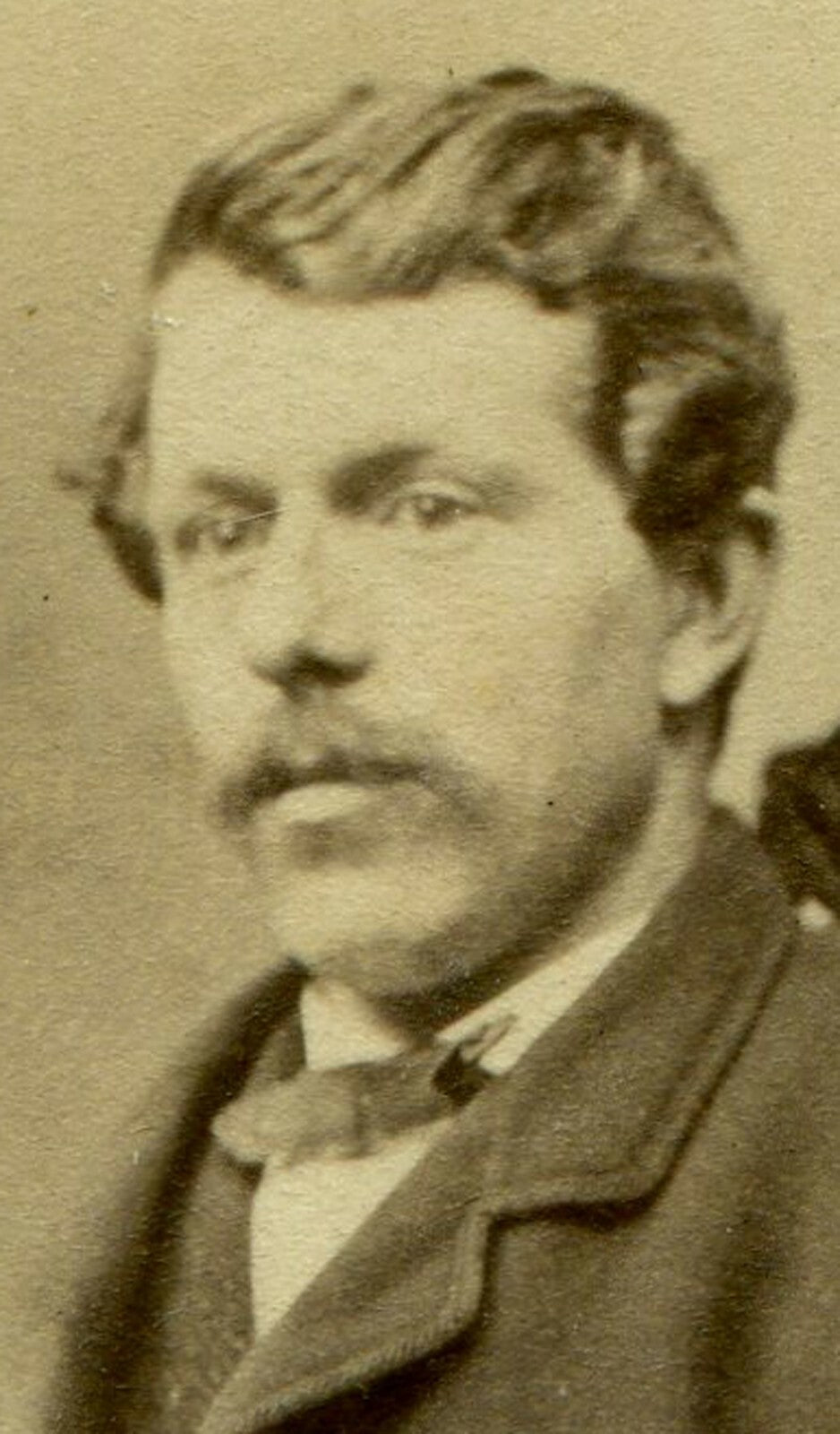 WAVY HAIRED MAN W/MUSTACHE. CDV. WHITECHAPEL, LONDON. MAKER MARK ON CARD BACK.