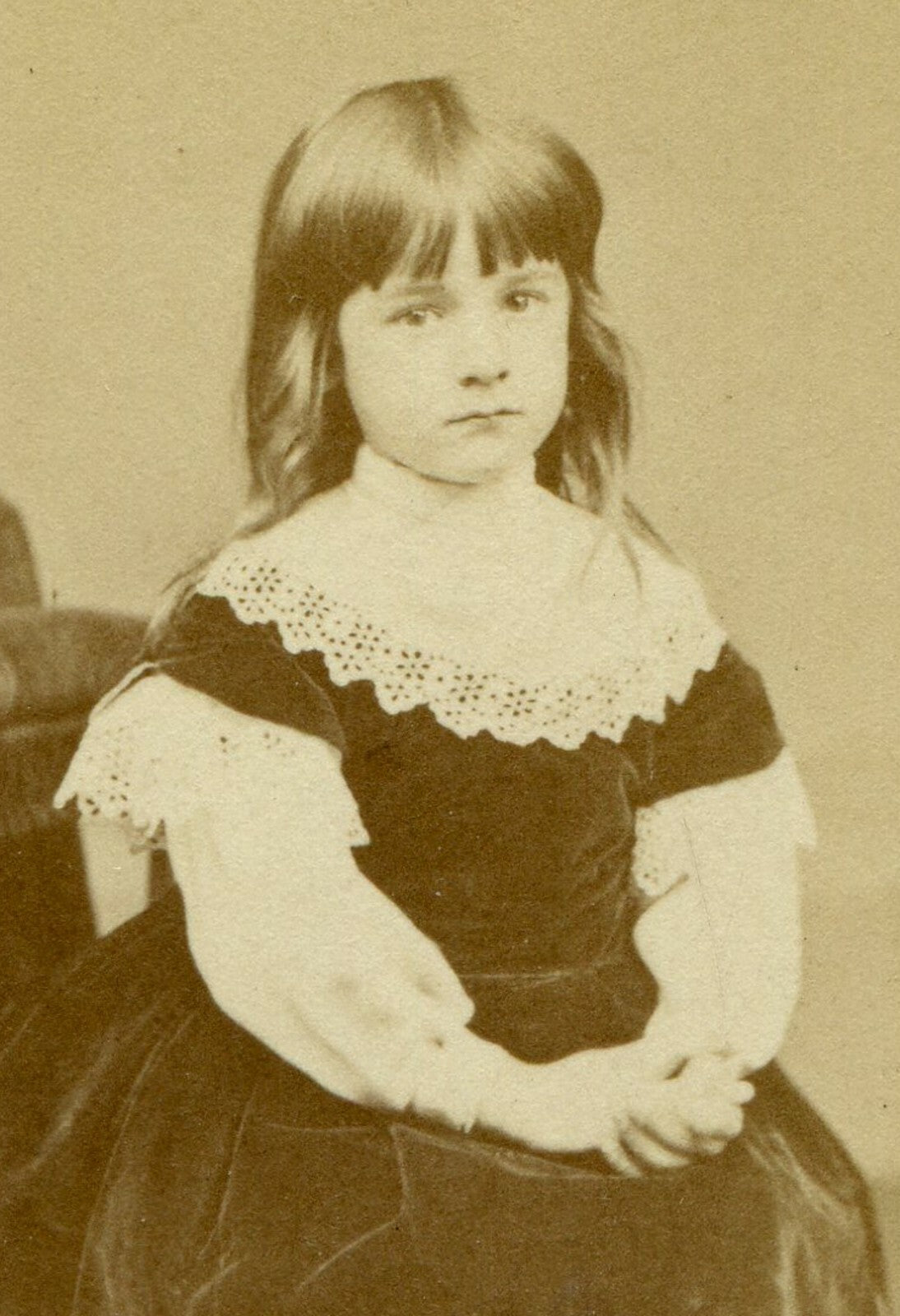 SAD FACED LITTLE GIRL, SEATED POSE, BIG WHITE COLLAR DRESS. CDV.IPSWICH, ENGLAND