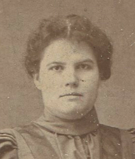 WOMAN, BIG PUFFY SLEEVES. LOVE & COMPANY CABINET CARD. CEDAR CITY, MO.