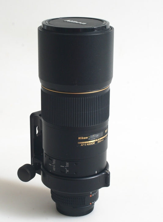 300MM F 4 NIKON ED LENS WITH ORIGINAL FRONT AND REAR CAPS