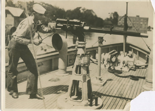U.S. COAST GUARD MANS GUN. DETROIT RIVER. WWII. (8X10 REPRINT)