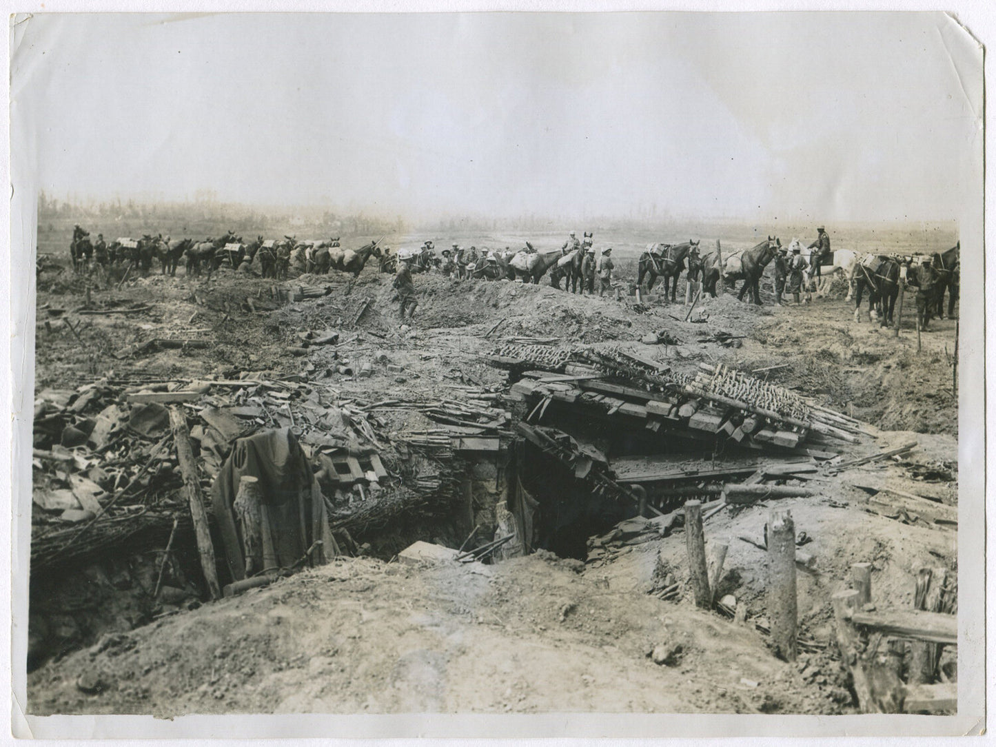 BATTLE OF FLANDERS, BRITISH MOVE AMMUNITION. WWI. (8X10 REPRINT)