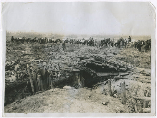 BATTLE OF FLANDERS, BRITISH MOVE AMMUNITION. WWI. (8X10 REPRINT)
