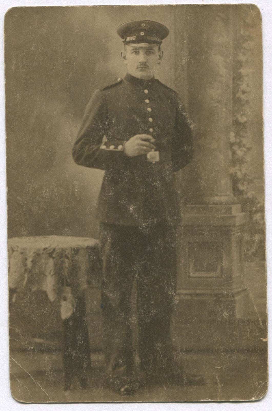 WWI ERA SOLDIER HOLDING CIGARETTE. PHOTO POSTCARD.