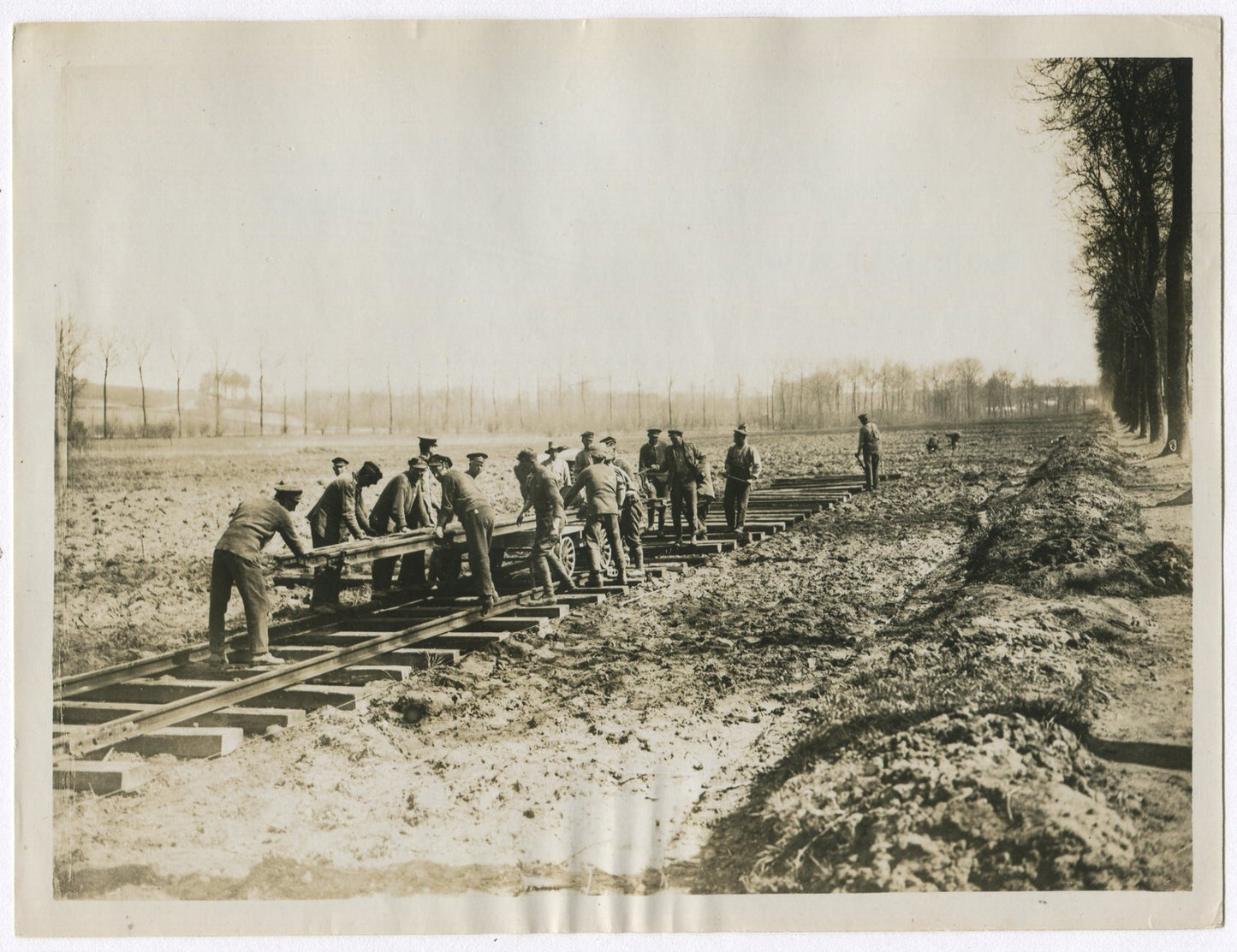 BRITISH TROOPS LAYING RAIL. WWI. (8x10 REPRINT)