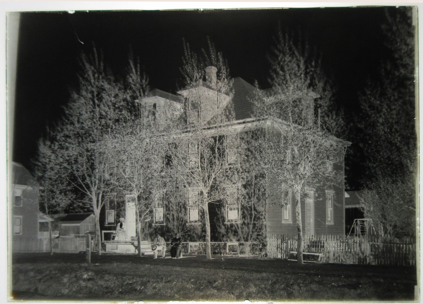 ARCHITECTURAL, LARGE FOUR SQUARE WOOD SIDED HOUSE. 5X7 GLASS NEGATIVE.