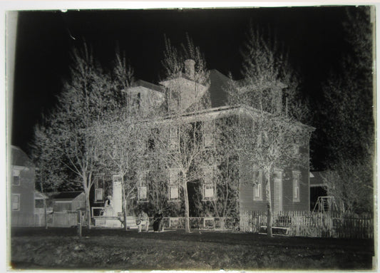 ARCHITECTURAL, LARGE FOUR SQUARE WOOD SIDED HOUSE. 5X7 GLASS NEGATIVE.