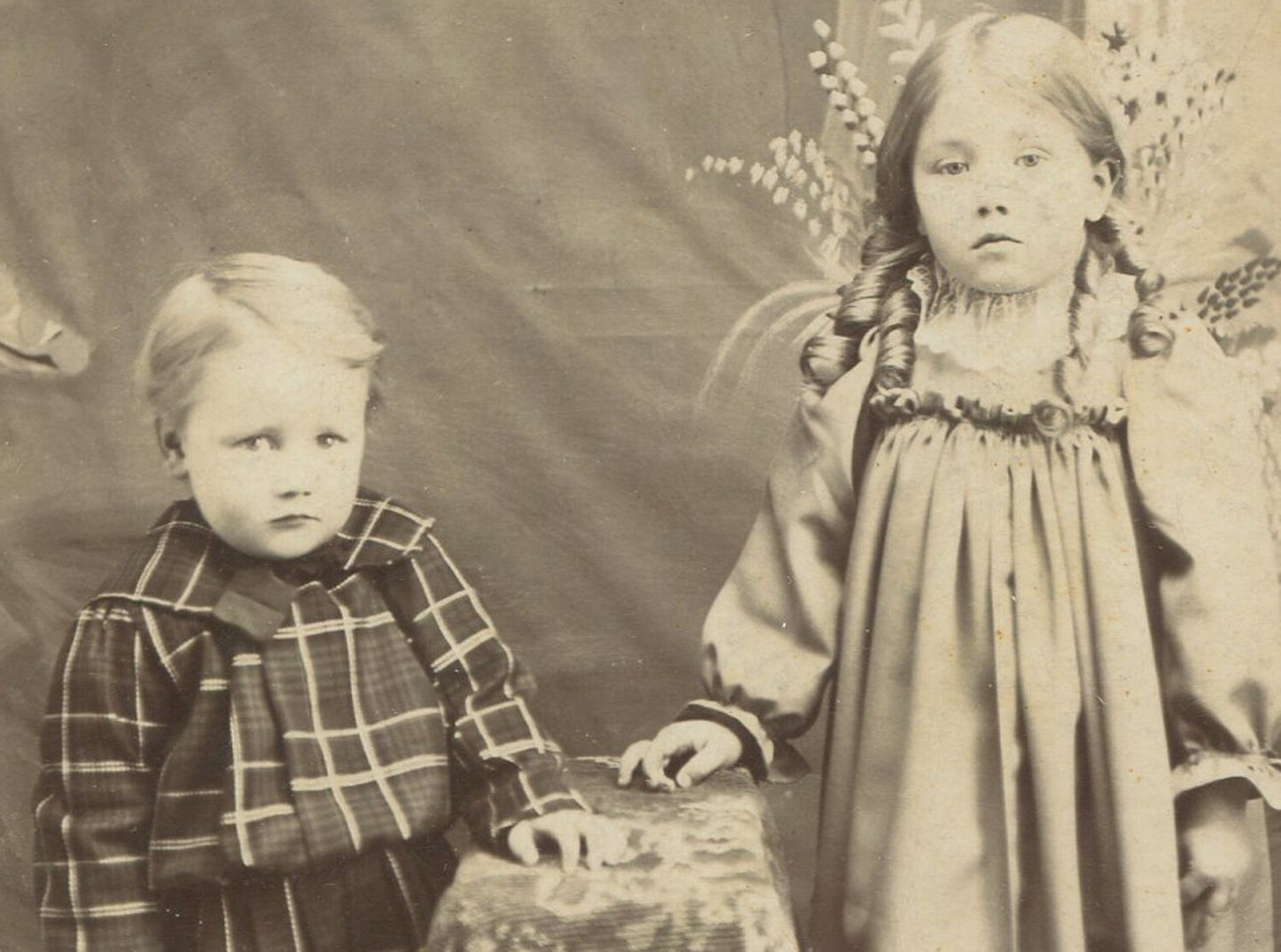 YOUNG CHILDREN, PLOTTING EXPRESSIONS, STANDING POSE.