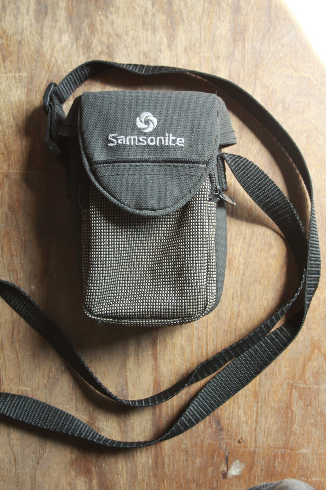 Samsonite Compact Digital Camera Case - Slim Protective Point & Shoot, Dark Grey with Black Trim, Travel-Ready