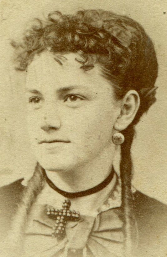 WOMAN, CURLY BANGS, CONFIDENT GAZE. CDV. MANCHESTER, N.H.