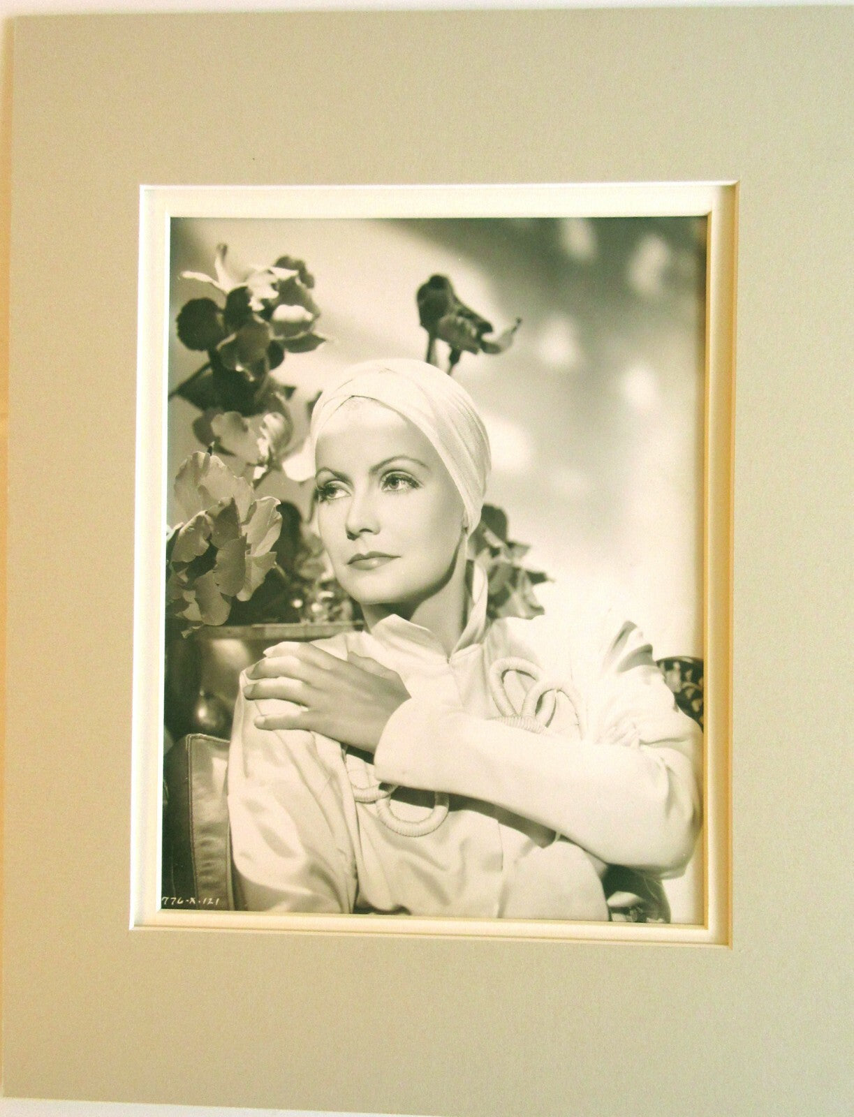 ACTRESS, DRAMATIC POSE. 8X10 B&W IN 11X14 ARCHIVAL MAT.