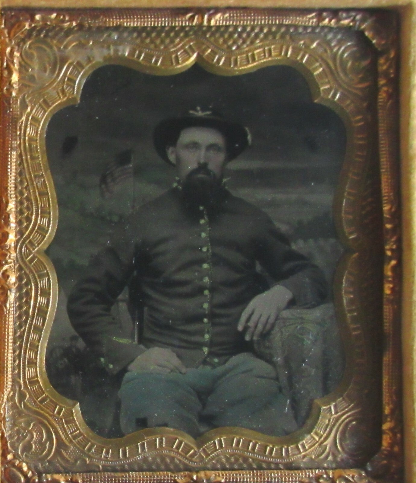 CIVIL WAR CAVALRYMAN IN UNIFORM. TINTED TINTYPE 6TH PLATE, FULL CASE.