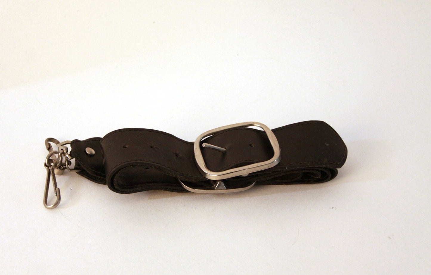 35mm SLR leather film camera strap (1960s)