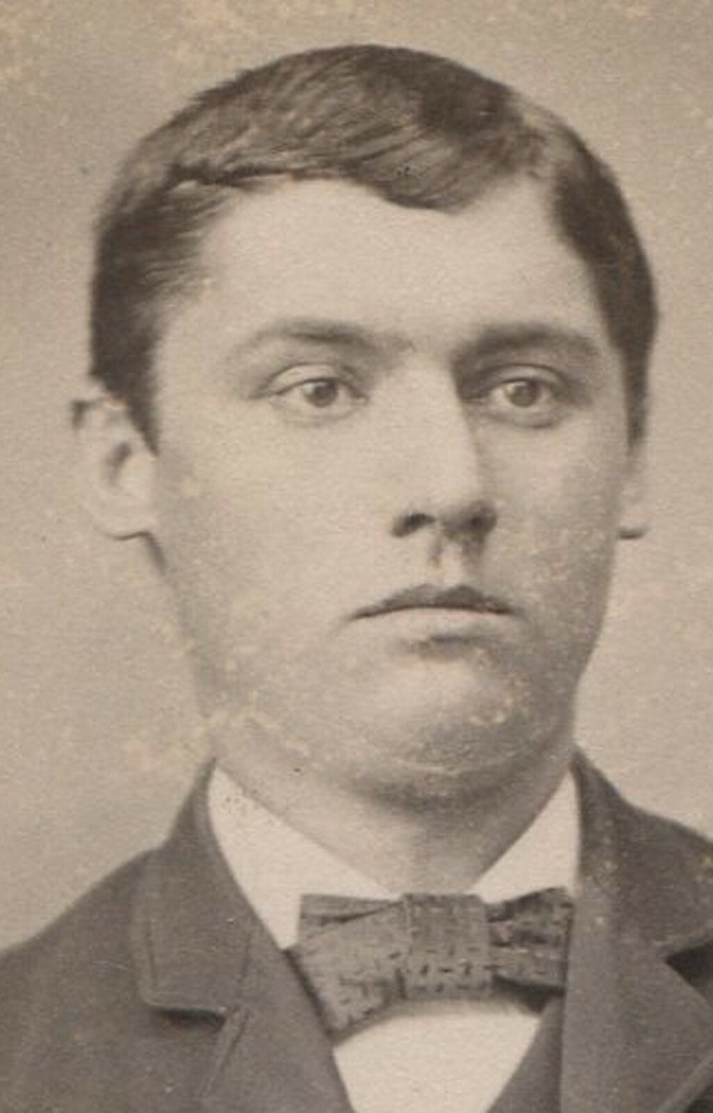 YOUNG MAN, STUNNED EXPRESSION. CABINET CARD. BROOKVILLE, PA.