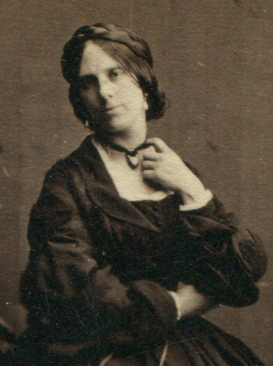 WOMAN POSED W/HAND ON NECKLACE. RICHLY TONED CDV. BAYSWATER, ENGLAND.