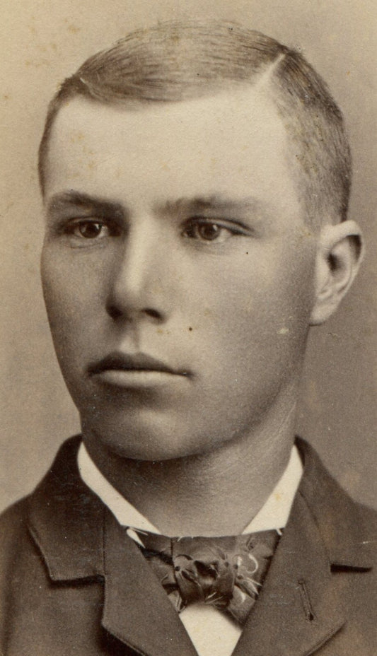 DEWY FACED YOUNG MAN, CUTE BOW TIE. CDV. ELMIRA, N.Y.