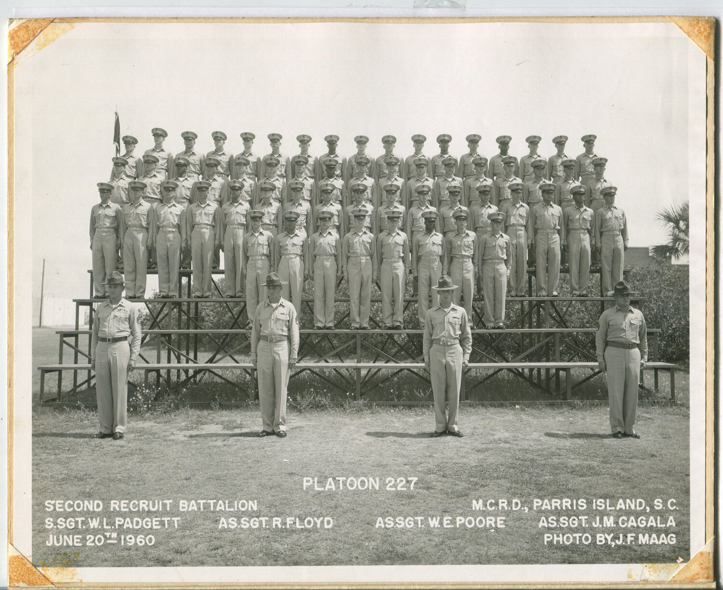 USMC PLATOON 227 GRADUATION 1960,8X10 B&W IN FOLDER. PARRIS ISLAND, S.C.