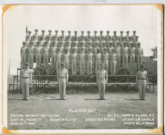USMC PLATOON 227 GRADUATION 1960,8X10 B&W IN FOLDER. PARRIS ISLAND, S.C.