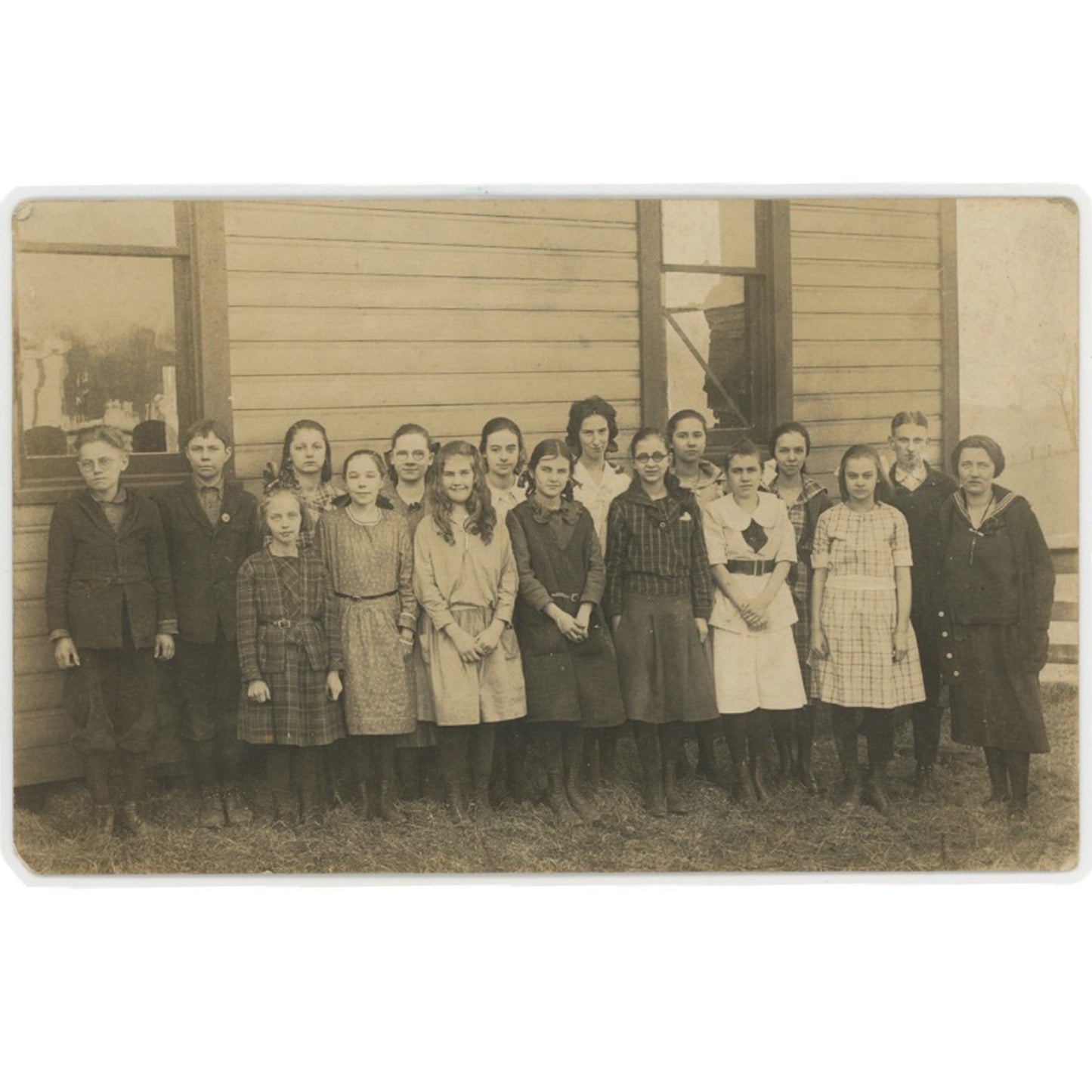 1921 VINTAGE PHOTO SCHOOL GROUP OUTDOORS TEACHERS & SCHOOLHOUSE