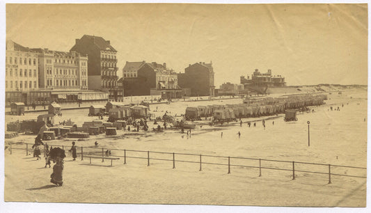 VICTORIAN ERA BEACH SCENE. EUROPE/ENGLAND. UNMOUNTED ALBUMEN.