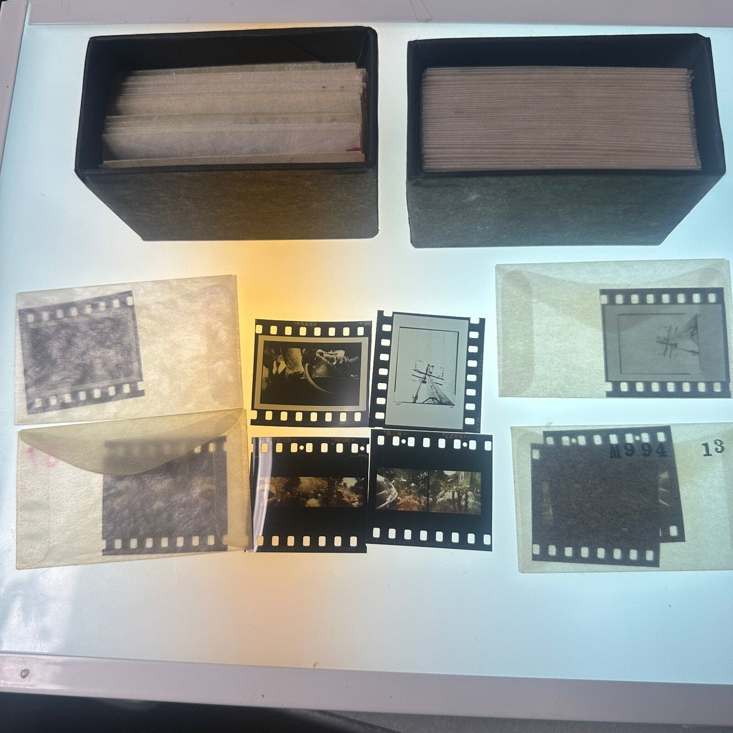 Professional Photography Unknown Large Lot  35mm Unmounted Slides