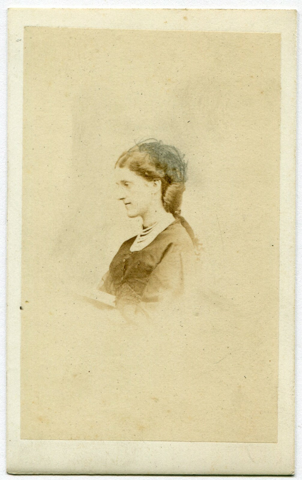 WOMAN, PROFILE POSE LACE COLLAR AND BEADED NECKLACE. CDV. ITALY.