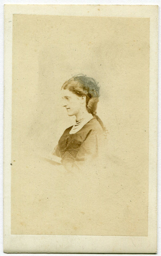 WOMAN, PROFILE POSE LACE COLLAR AND BEADED NECKLACE. CDV. ITALY.