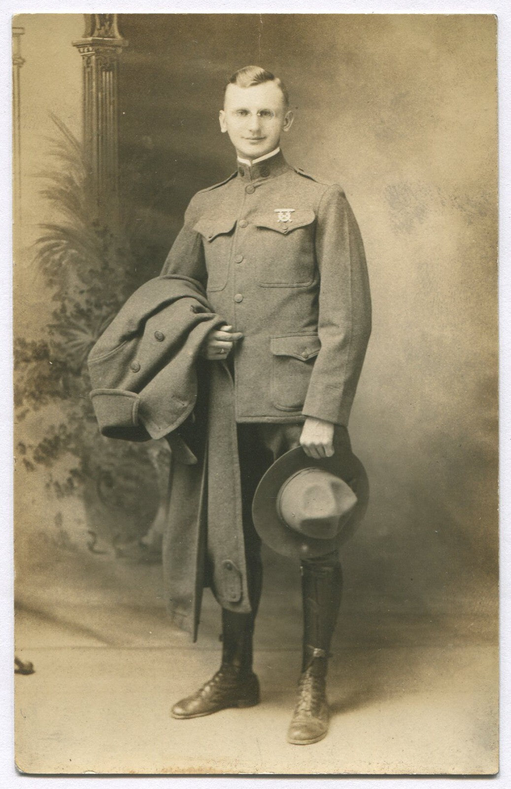 WWI ERA SOLDIER IN UNIFORM PHOTO POSTCARD.