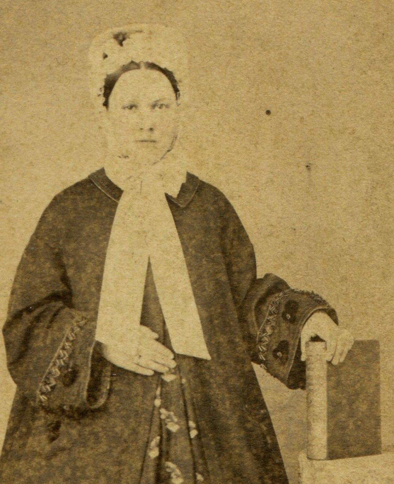 WOMAN, STANDING POSE, MANY LAYERS OF CLOTHES, HOLDING BOOK. CDV.