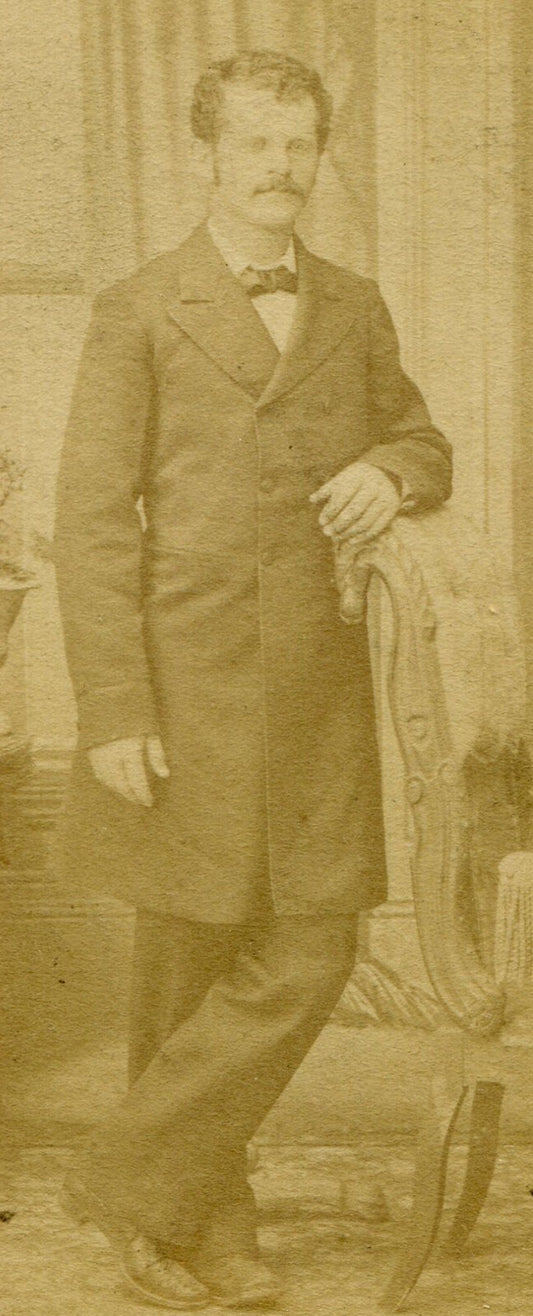 MAN W/HIGH FOREHEAD, WIDE LAPEL 3/4 LENGTH SUIT. CDV. HELENA, MONANTA.