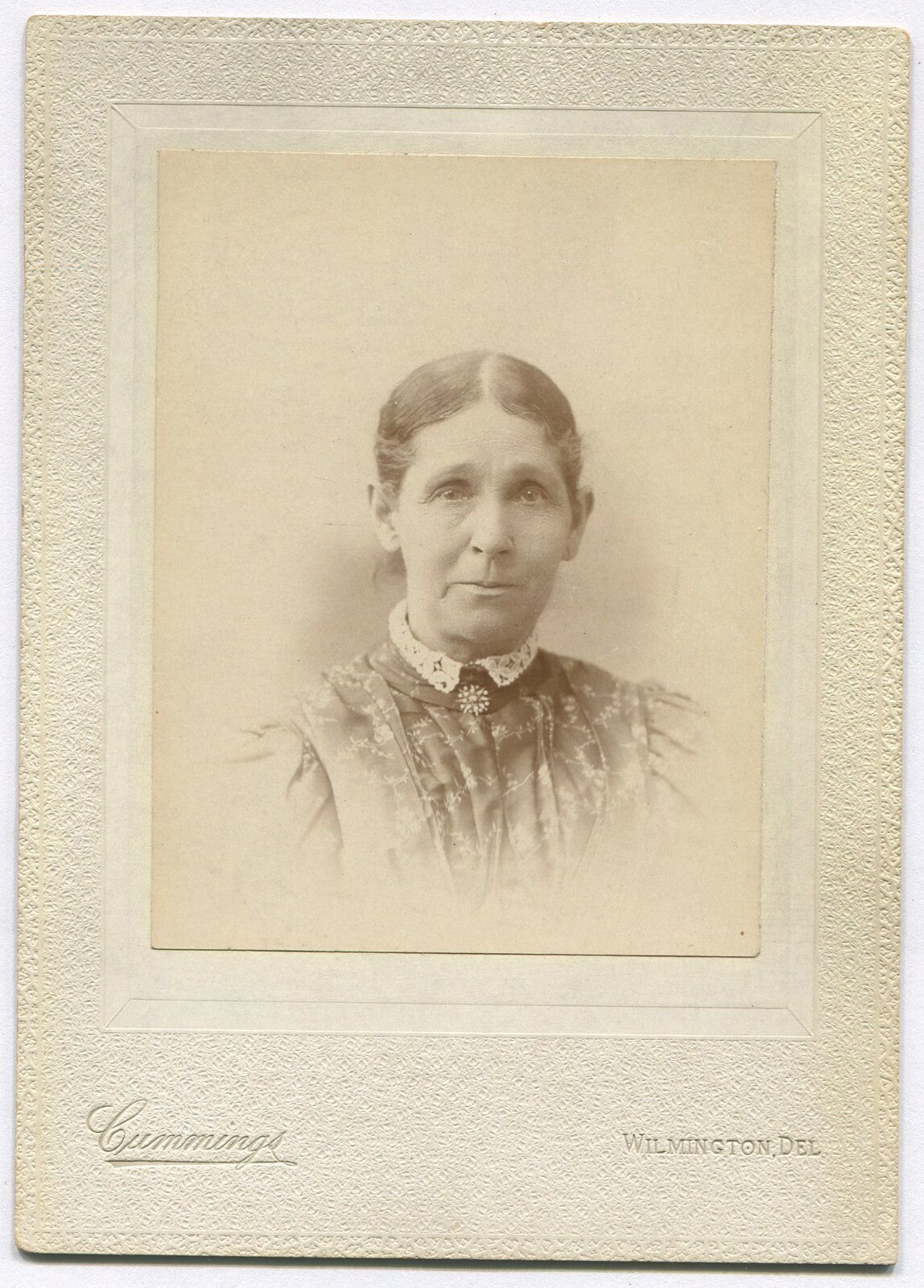 Vintage 4x3 toned B&W photo of older woman with sad eyes, on 6x4.25 card,