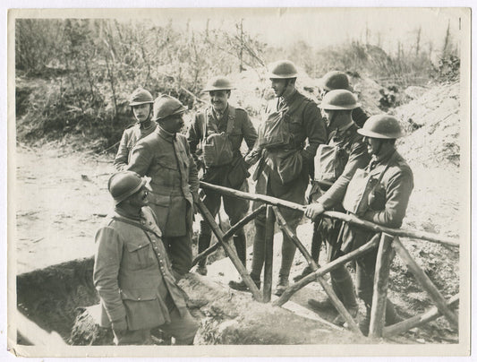 BRITISH AND FRENCH OFFICERS, FRANCE. WWI.  (8X10 REPRINT)