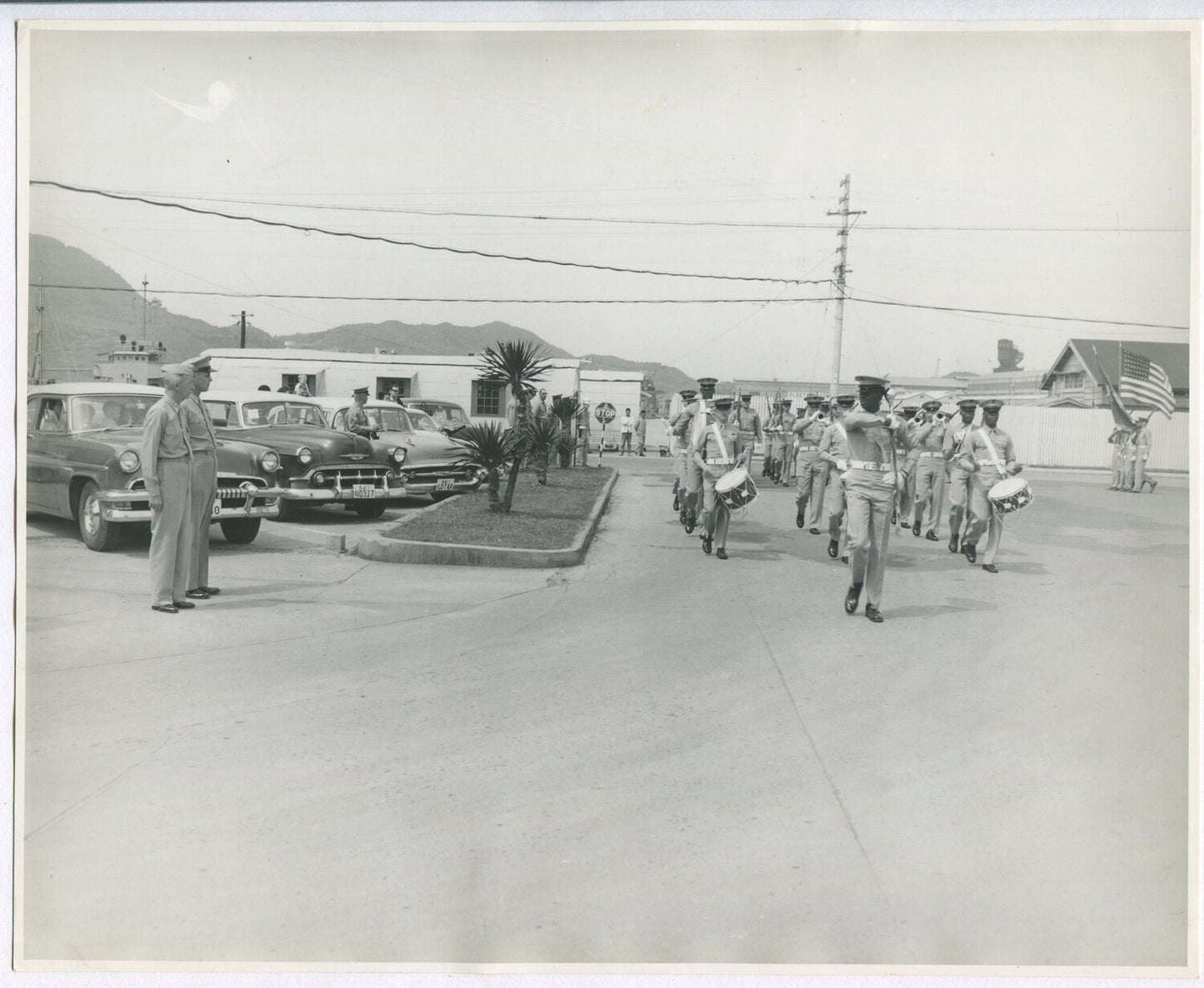 USMC DRUM AND BUGLE CORPS PARADE. 8X10 B&W. 1960-70.