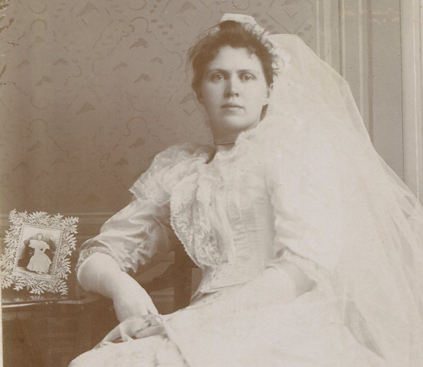WEDDING PHOTO AND DORTICUS EMBOSSING PRESS ADVERTAINMENT. CABINET CARD. N.J.