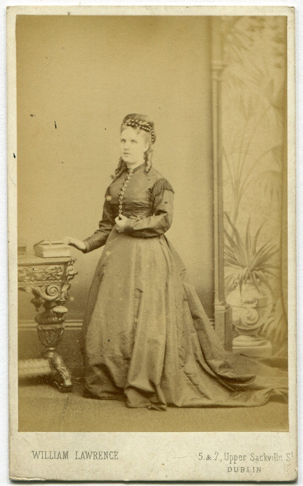 STOUT WOMAN, STANDING POSE. CDV. DUBLIN, IRELAND.