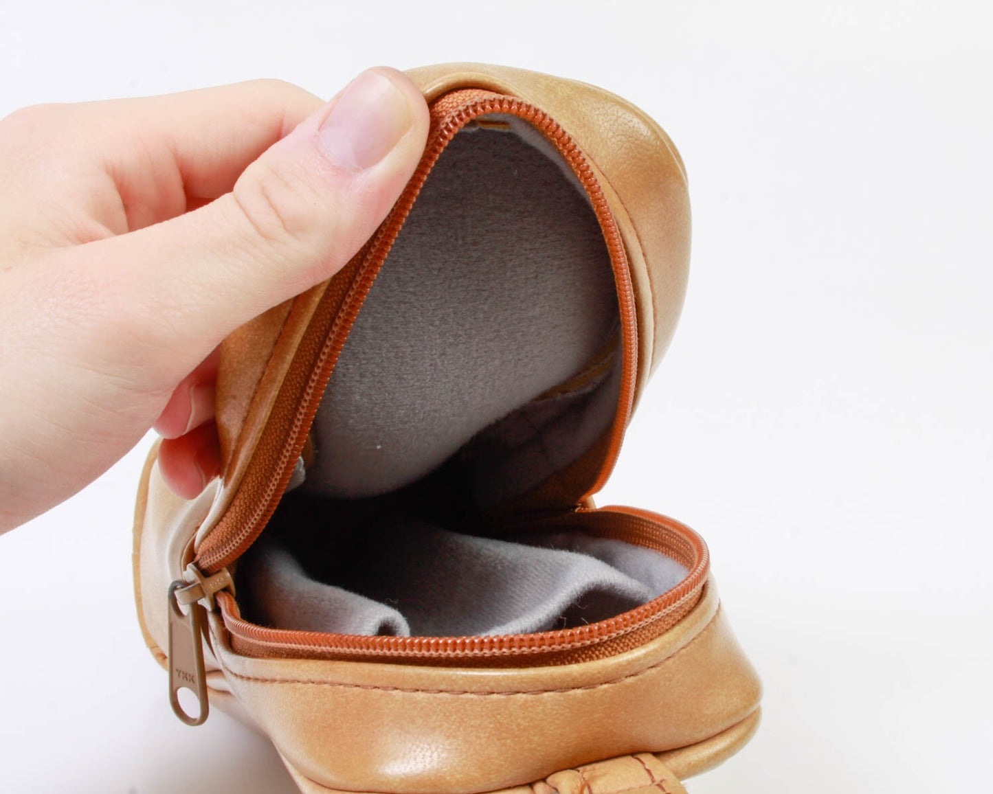 VINTAGE 110 CAMERA CASE, TAN